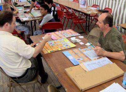 Patrick Braud sur le FLIP de Parthenay avec ses prototypes de jeu de société